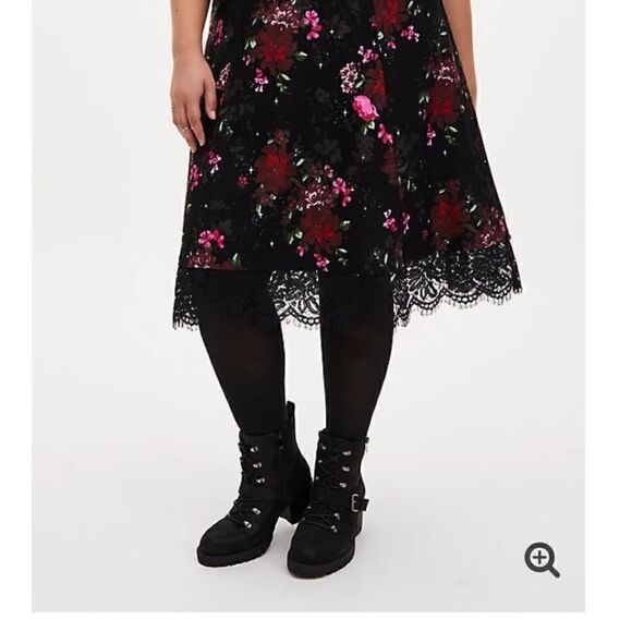 0X 12W Large Torrid Ponte Floral Lace Hem Skirt - Picture 1 of 12
